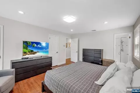 Bedroom - 364 Knickerbocker Rd, Cresskill, NJ 07626 photo 4 of 9