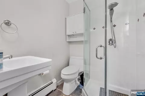 Bath - 364 Knickerbocker Rd, Cresskill, NJ 07626 photo 1 of 2