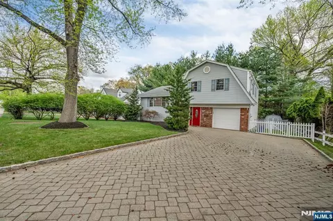 Exterior - 364 Knickerbocker Rd, Cresskill, NJ 07626 photo 4 of 7