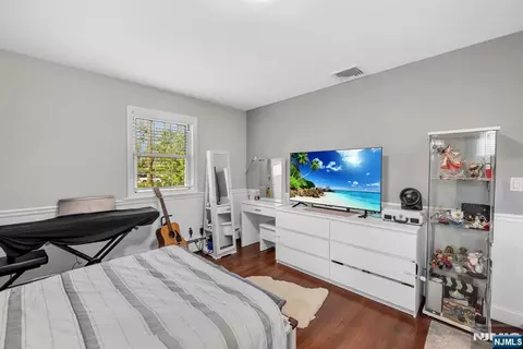 Bedroom - 364 Knickerbocker Rd, Cresskill, NJ 07626 photo 6 of 9