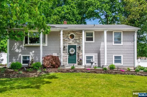 42 Summit Rd, Oak Ridge, NJ 07438