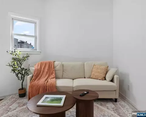 10 Mcdougall St, Jersey City, NJ 07304