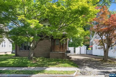 35 Lindley Ave, Tenafly, NJ 07670