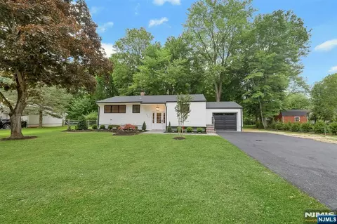 282 Spring Valley Rd, Park Ridge, NJ 07656