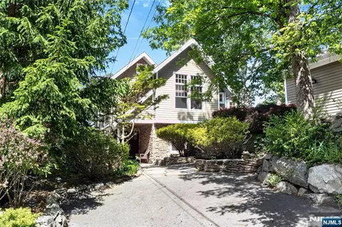 73 South Rd, Bloomingdale, NJ 07403