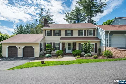 1 Birdseye Cir, Wayne, NJ 07470