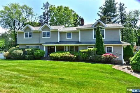 3 Avon Pl, Woodcliff Lake, NJ 07677