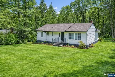163 La Rue Rd, Newfoundland, NJ 07435