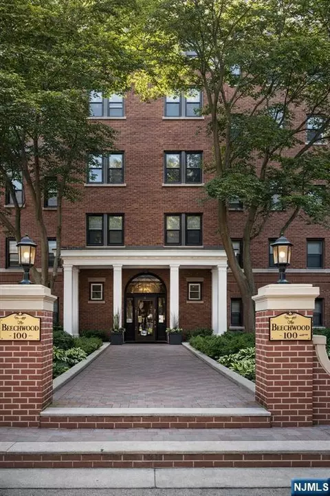 100 Prospect Ave #5H, Hackensack, NJ 07601