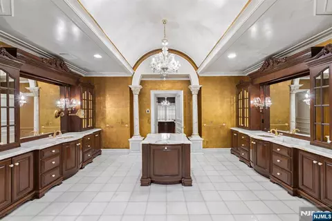 Bath - 11 Elden Dr, Saddle River, NJ 07458 photo 1 of 2