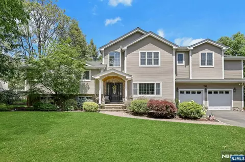 711 Pine Lake Dr, Township Of Washington, NJ 07676