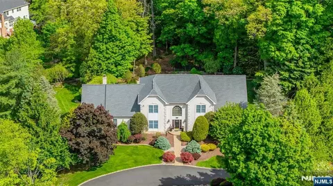 15 Skytop Dr, Denville, NJ 07834