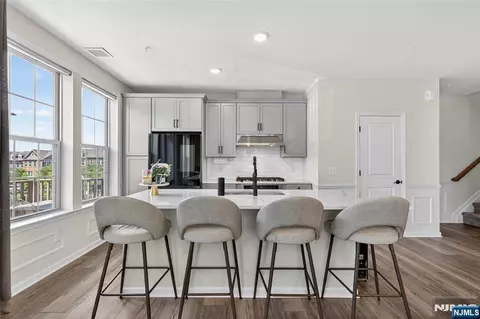 29 Arnold Dr, Wood Ridge, NJ 07075