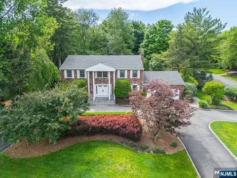 1051 Westwood Ave, Old Tappan, NJ 07675