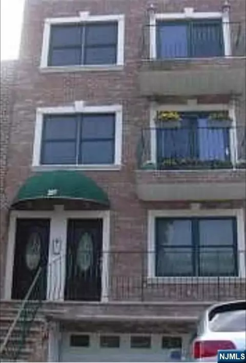207 Palisade Ave #2, Union City, NJ 07087