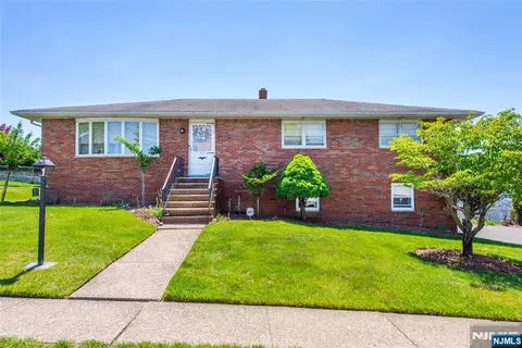 27 Bartsch Ave, Woodland Park, NJ 07424