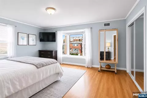 9121 Newkirk Ave, North Bergen, NJ 07047