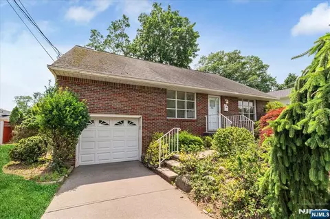 681 Schaefer Ave, Oradell, NJ 07649