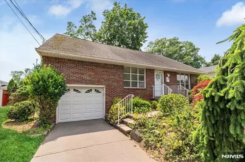 681 Schaefer Ave, Oradell, NJ 07649