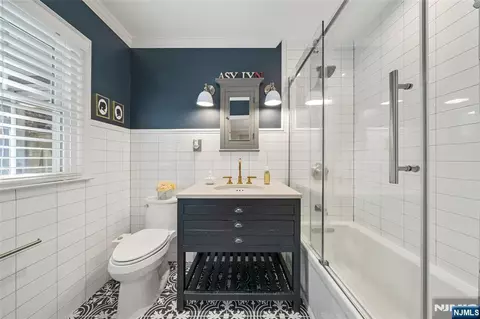 Bath - 29 Upper Dr, Summit, NJ 07901 photo 3 of 4
