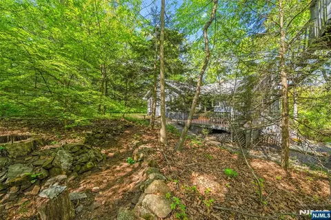 Exterior - 29 Upper Dr, Summit, NJ 07901 photo 4 of 6