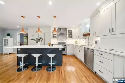 Kitchen - 29 Upper Dr, Summit, NJ 07901 photo 2 of 4