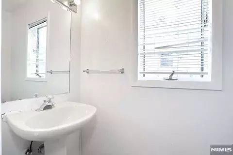 Entry Way - 290 Hamilton Pl #4, Hackensack, NJ 07601 photo 2 of 6