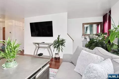 Living - 290 Hamilton Pl #4, Hackensack, NJ 07601 photo 4 of 4