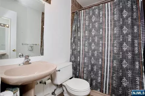 Bath - 290 Hamilton Pl #4, Hackensack, NJ 07601 photo 5 of 7