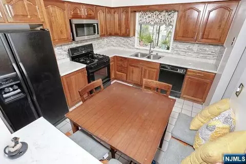 Kitchen - 290 Hamilton Pl #4, Hackensack, NJ 07601 photo 6 of 6