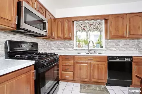 Kitchen - 290 Hamilton Pl #4, Hackensack, NJ 07601 photo 2 of 6
