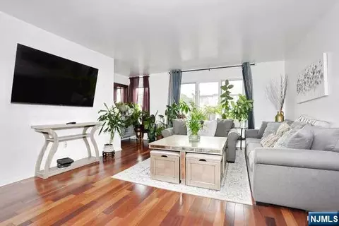 Living - 290 Hamilton Pl #4, Hackensack, NJ 07601 photo 2 of 4