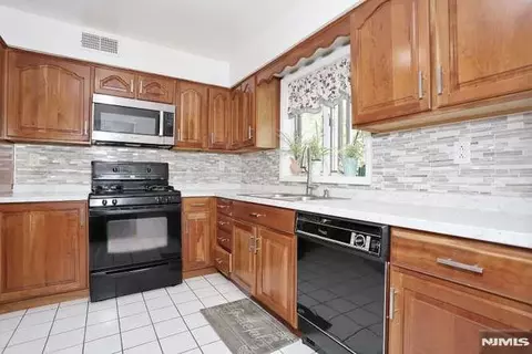 Kitchen - 290 Hamilton Pl #4, Hackensack, NJ 07601 photo 3 of 6