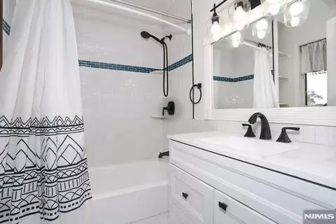 Bath - 290 Hamilton Pl #4, Hackensack, NJ 07601 photo 2 of 5