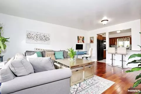 Living - 290 Hamilton Pl #4, Hackensack, NJ 07601 photo 3 of 4