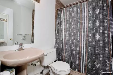 Bath - 290 Hamilton Pl #4, Hackensack, NJ 07601 photo 4 of 5