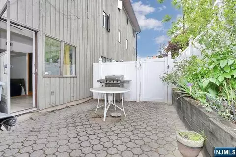 Exterior - 290 Hamilton Pl #4, Hackensack, NJ 07601 photo 2 of 4