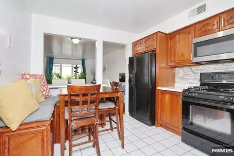 Kitchen - 290 Hamilton Pl #4, Hackensack, NJ 07601 photo 4 of 6