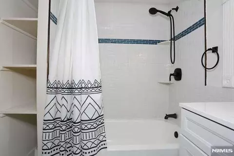 Bath - 290 Hamilton Pl #4, Hackensack, NJ 07601 photo 3 of 5