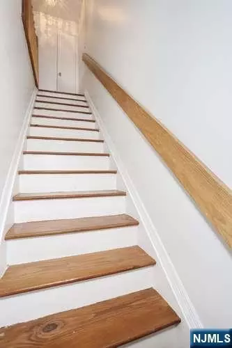 Entry Way - 290 Hamilton Pl #4, Hackensack, NJ 07601 photo 2 of 5