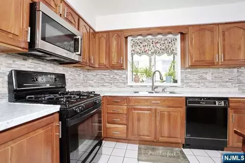 Kitchen - 290 Hamilton Pl #4, Hackensack, NJ 07601 photo 2 of 6