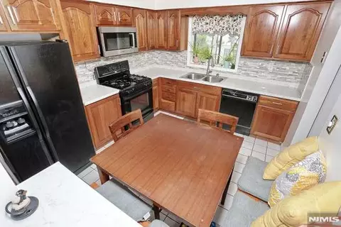 Kitchen - 290 Hamilton Pl #4, Hackensack, NJ 07601 photo 6 of 6