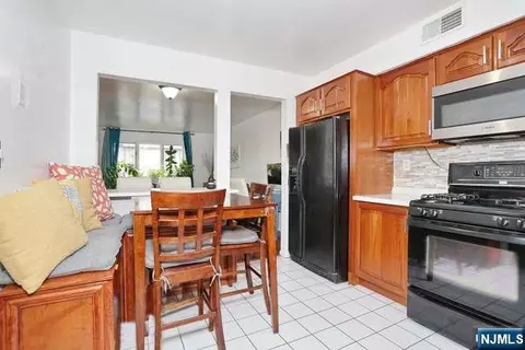Kitchen - 290 Hamilton Pl #4, Hackensack, NJ 07601 photo 4 of 6