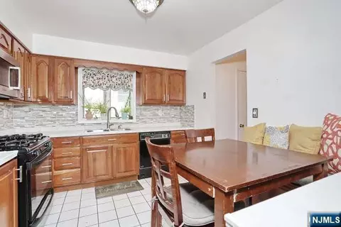 Kitchen - 290 Hamilton Pl #4, Hackensack, NJ 07601 photo 1 of 6