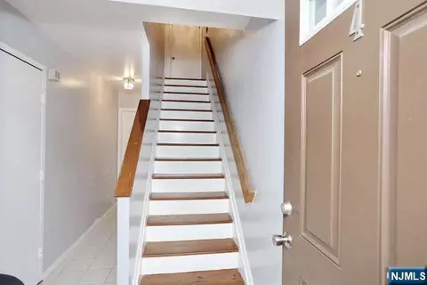 Entry Way - 290 Hamilton Pl #4, Hackensack, NJ 07601 photo 1 of 5
