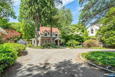 740 River Rd, Teaneck, NJ 07666