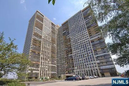 300 Winston Dr #1918, Cliffside Park, NJ 07010