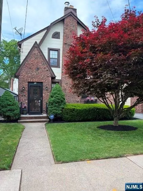 12 Ferncliff Rd, Bloomfield, NJ 07003