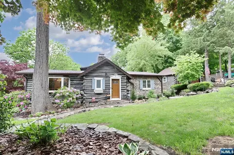 5 Longview Ln, Ringwood, NJ 07456