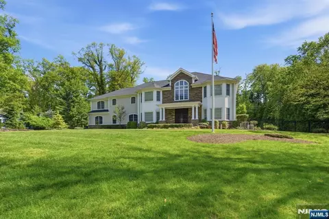 184 Donny Brook Dr, Allendale, NJ 07401